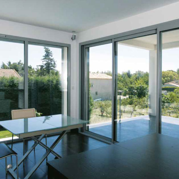 Fenêtre aluminium installée à Crolles par Rénov'isol