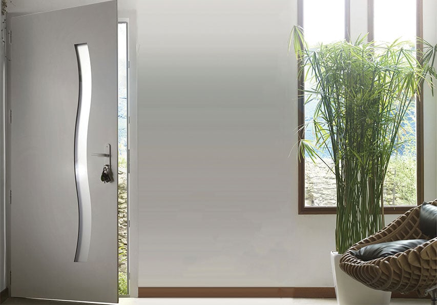 Porte d'entrée PVC sécurisée par Rénov'isol en Isère
